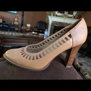 Parade pumps